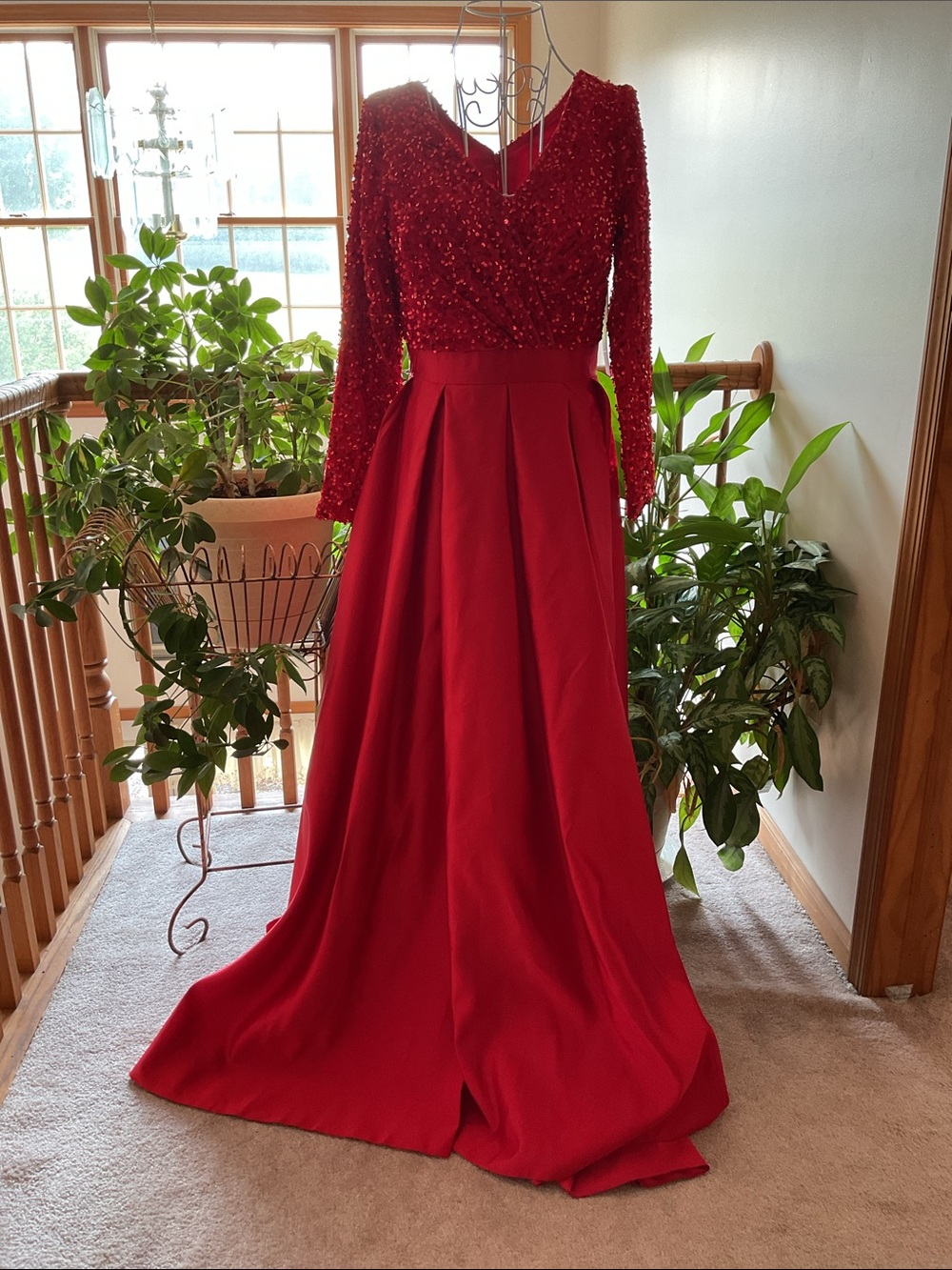 Lavetir Elegant Red Sequined Extra Long Evening Dress Size 8